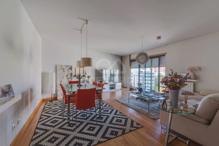 Apartamento T3 para Venda em Alvalade Foto 2
