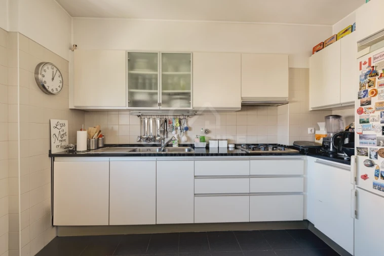 Apartamento T3 para Venda em Alvalade Foto 6