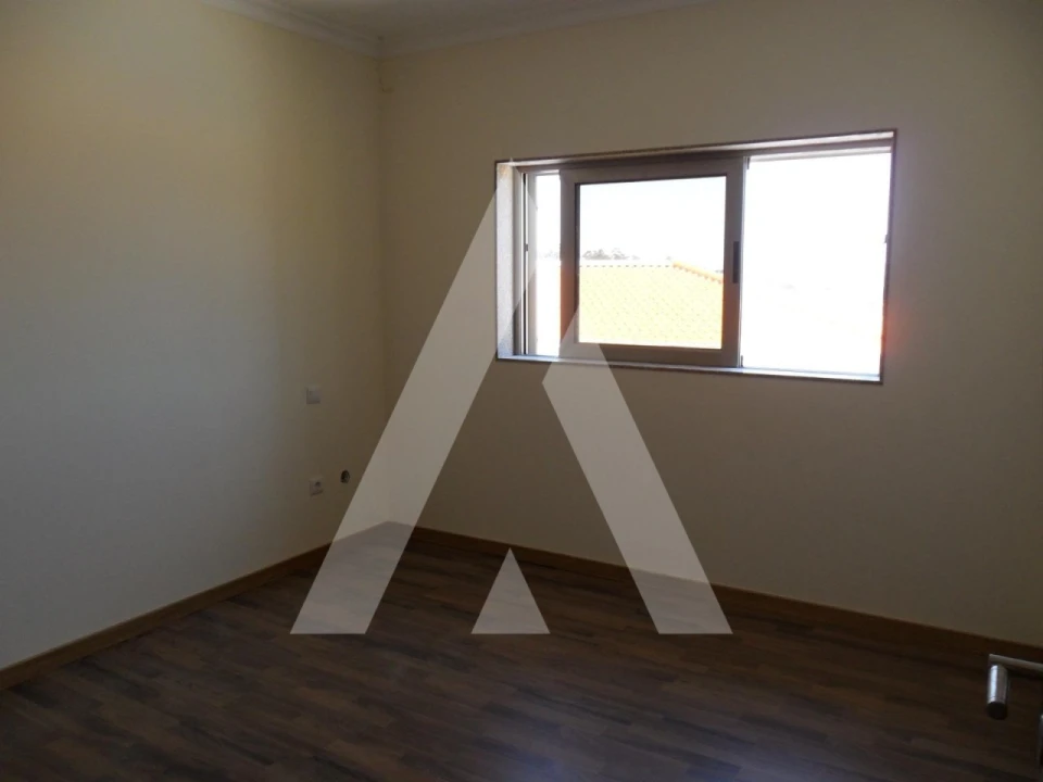 Moradia T3 para Venda em Duas Igrejas Foto 15