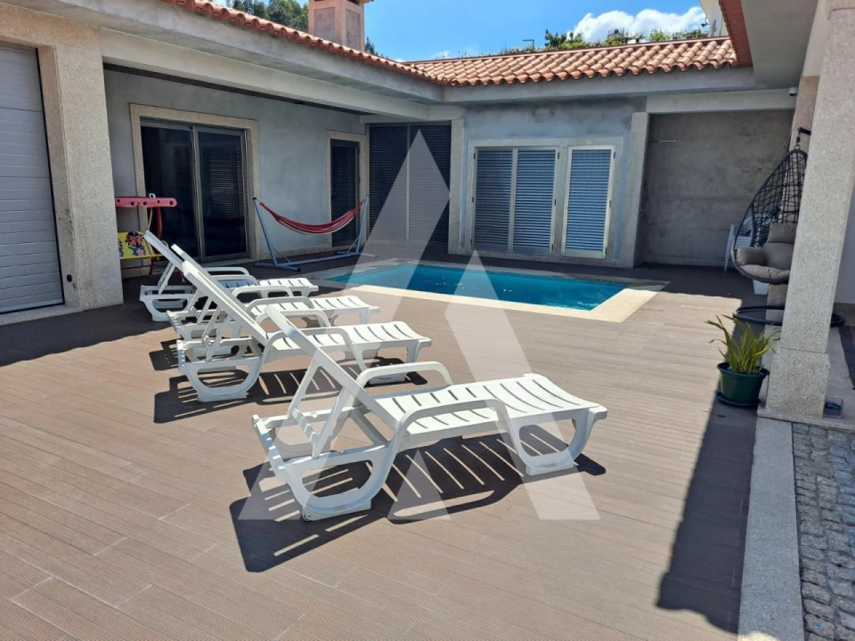 Moradia T3 para Venda em Duas Igrejas Foto 1