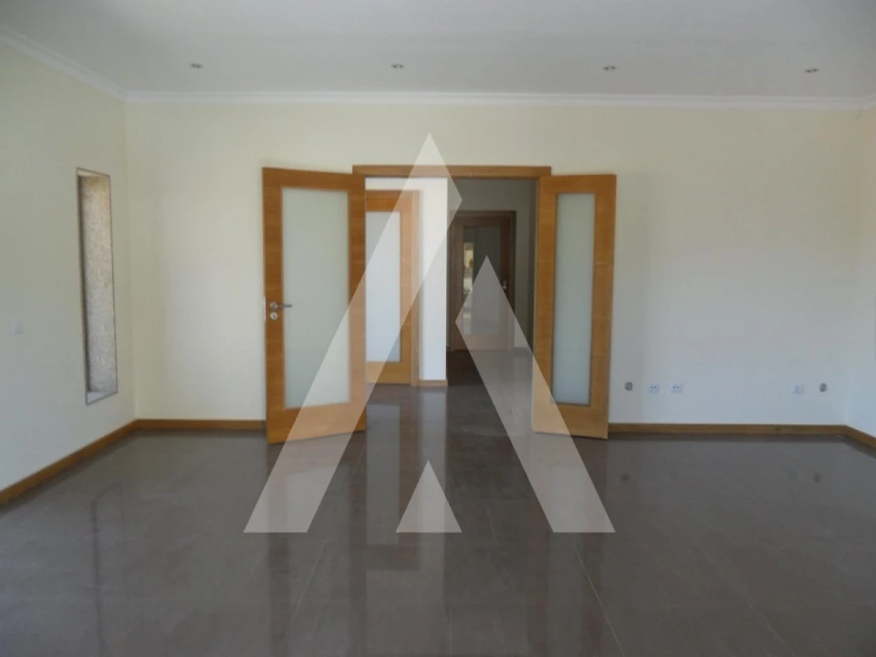 Moradia T3 para Venda em Duas Igrejas Foto 37