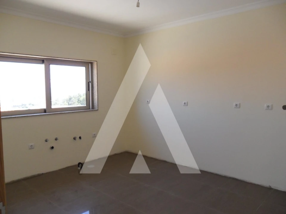 Moradia T3 para Venda em Duas Igrejas Foto 38