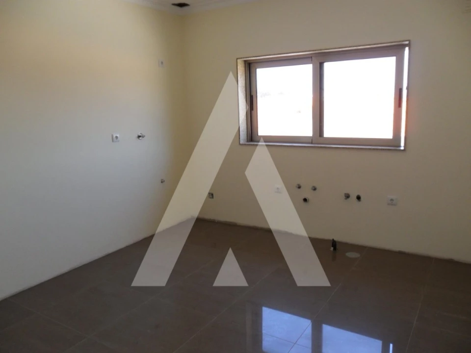 Moradia T3 para Venda em Duas Igrejas Foto 39