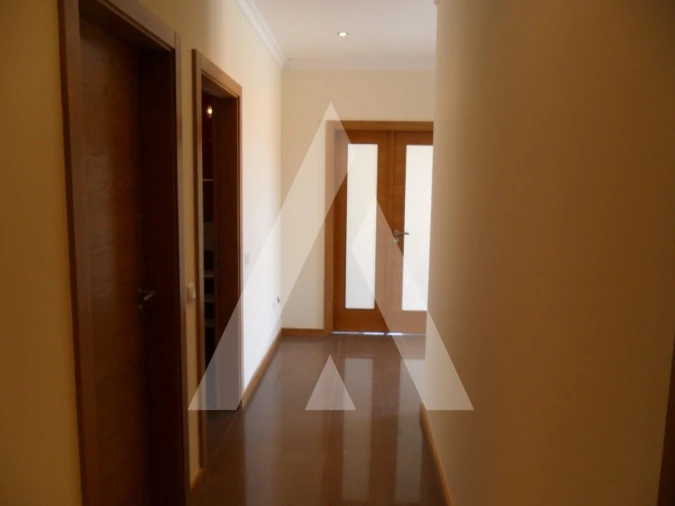 Moradia T3 para Venda em Duas Igrejas Foto 4