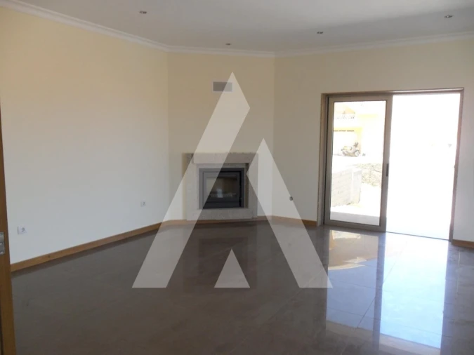 Moradia T3 para Venda em Duas Igrejas Foto 9