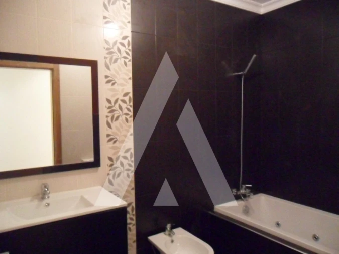 Moradia T3 para Venda em Duas Igrejas Foto 12