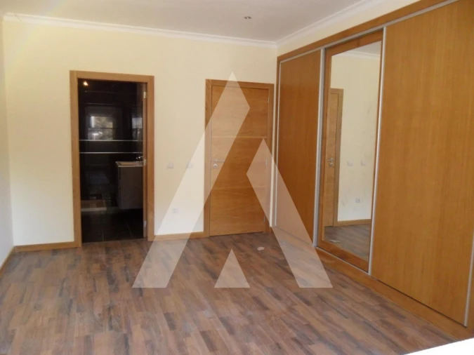 Moradia T3 para Venda em Duas Igrejas Foto 16