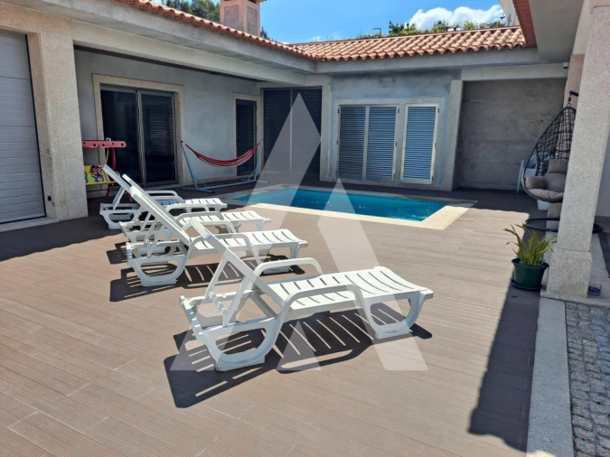 Moradia T3 para Venda em Duas Igrejas Foto 1