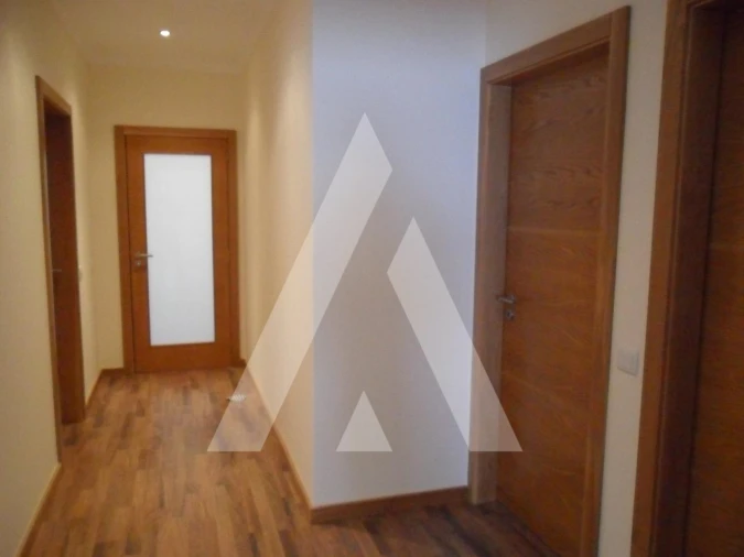 Moradia T3 para Venda em Duas Igrejas Foto 41