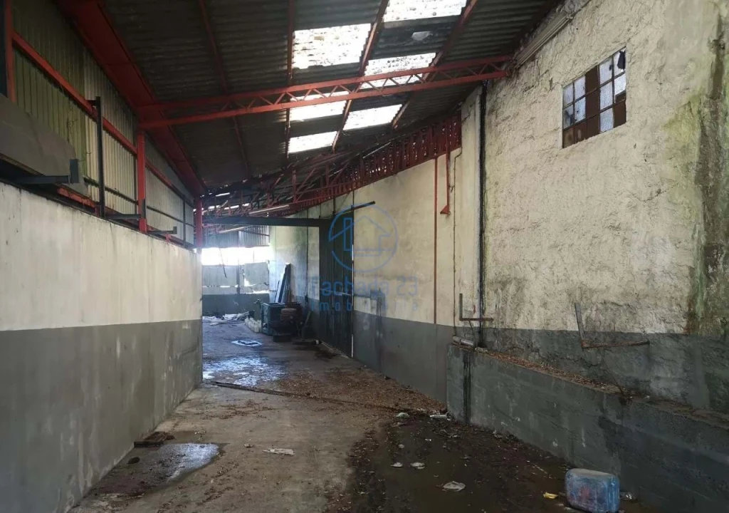 Armazém para Venda em Carvalhosa Foto 21