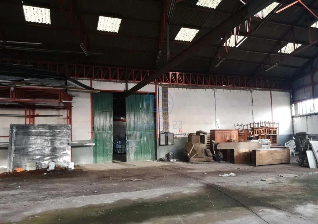 Armazém para Venda em Carvalhosa Foto 2