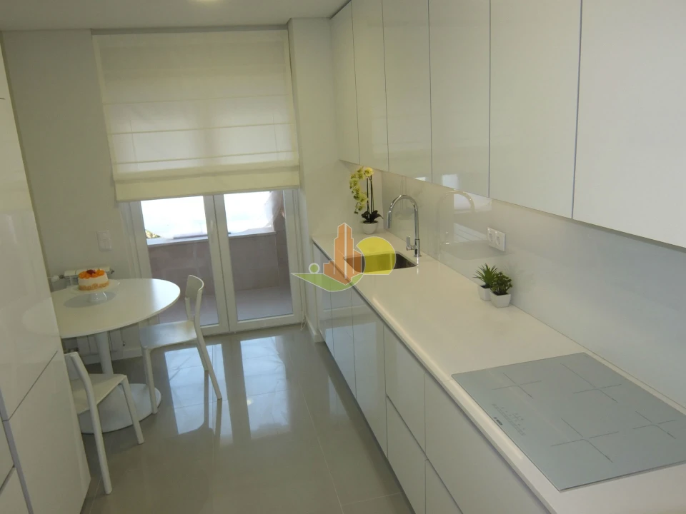 Apartamento T2 para Venda em Tavarede Foto 8