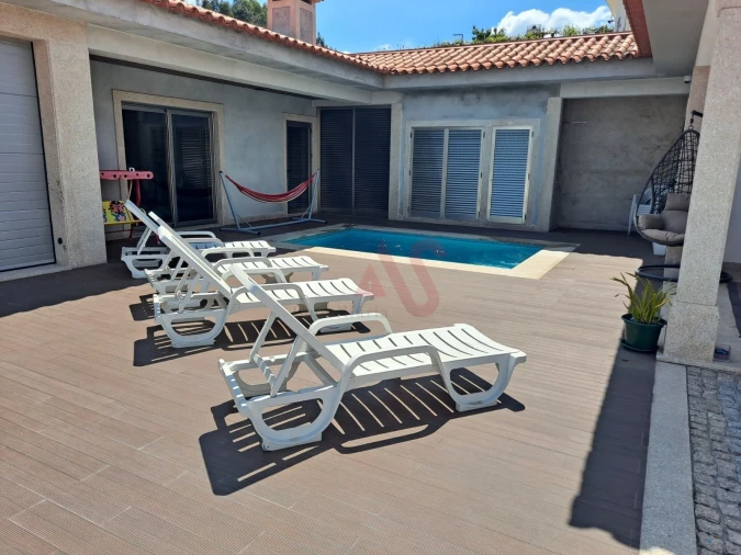 Moradia T5 para Venda em Duas Igrejas Foto 12