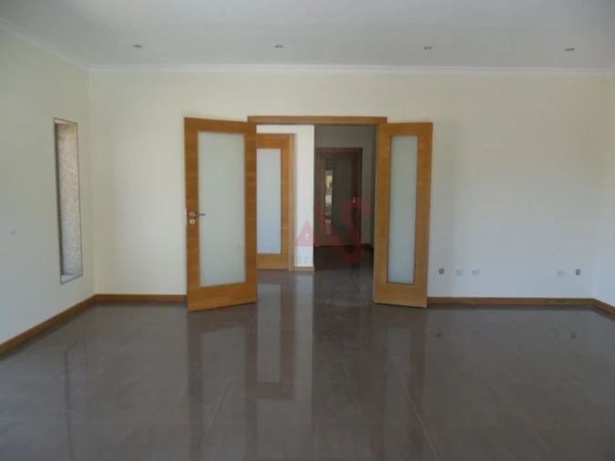 Moradia T5 para Venda em Duas Igrejas Foto 14