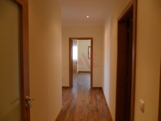 Moradia T5 para Venda em Duas Igrejas Foto 17