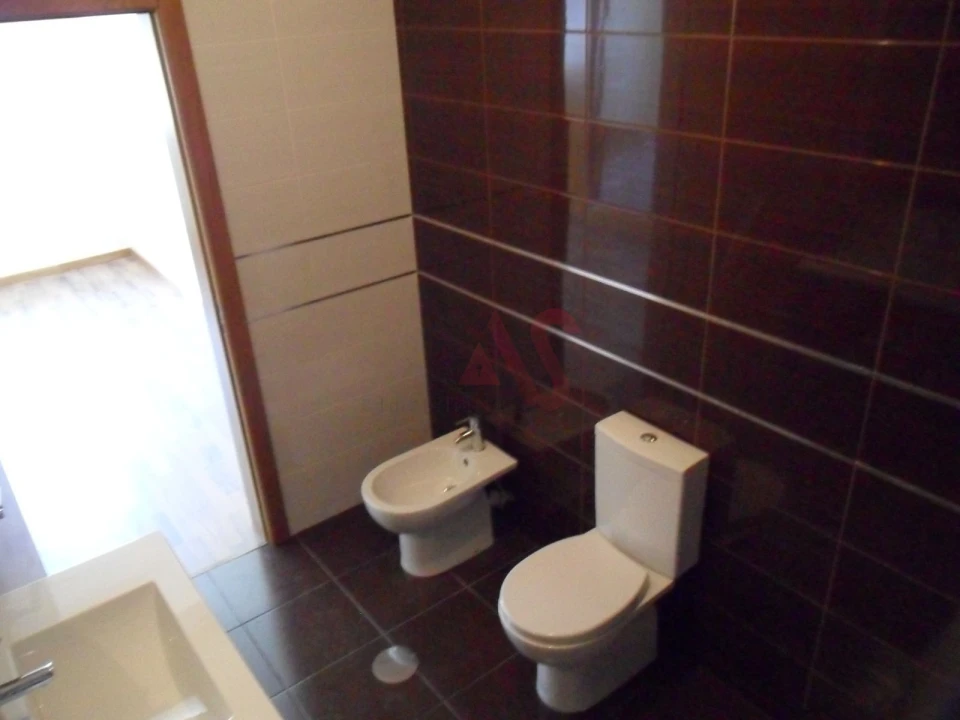 Moradia T5 para Venda em Duas Igrejas Foto 24