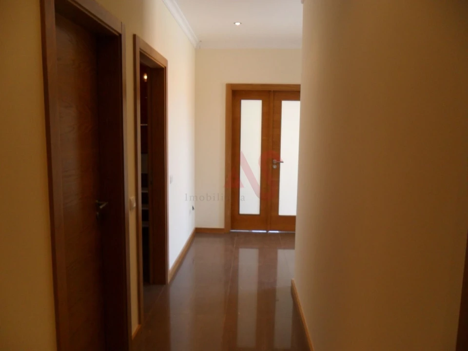 Moradia T5 para Venda em Duas Igrejas Foto 16