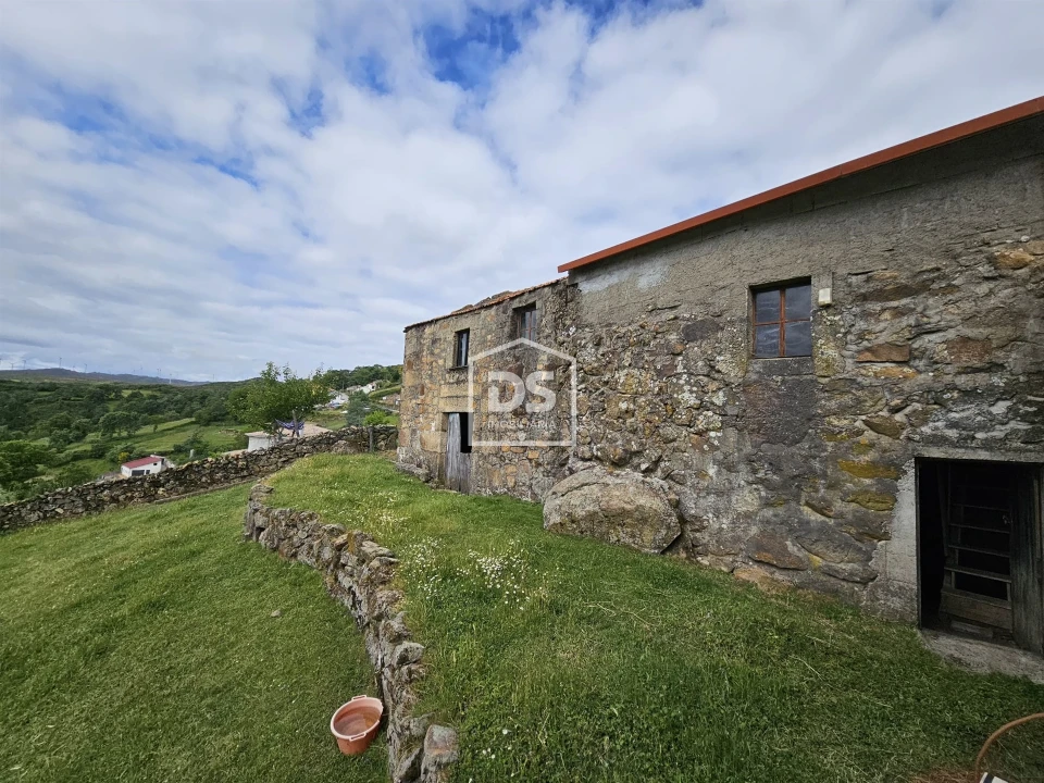 Moradia T4 para Venda em Gosende Foto 1