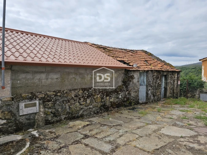 Moradia T4 para Venda em Gosende Foto 3