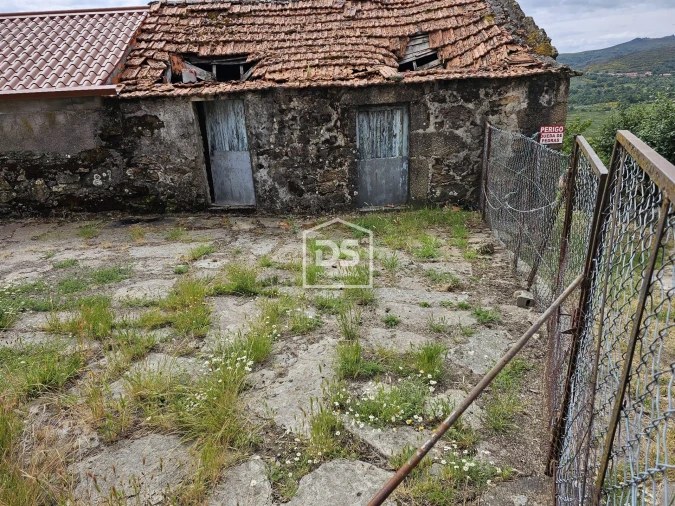 Moradia T4 para Venda em Gosende Foto 4