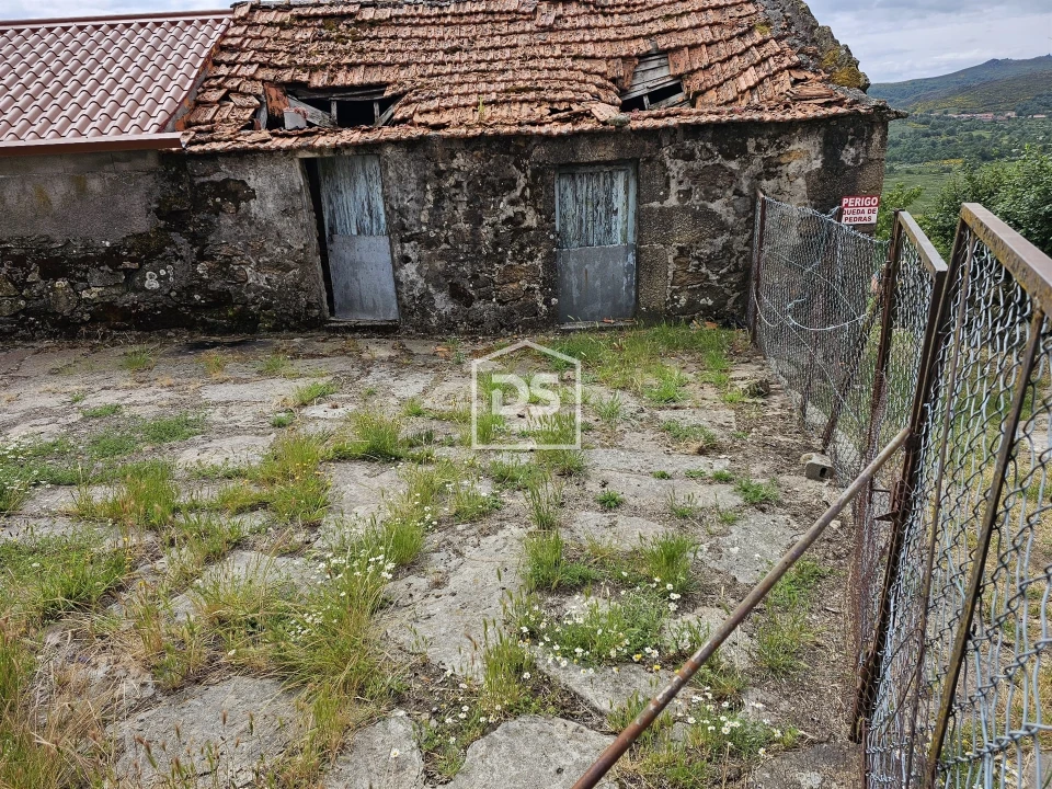 Moradia T4 para Venda em Gosende Foto 4