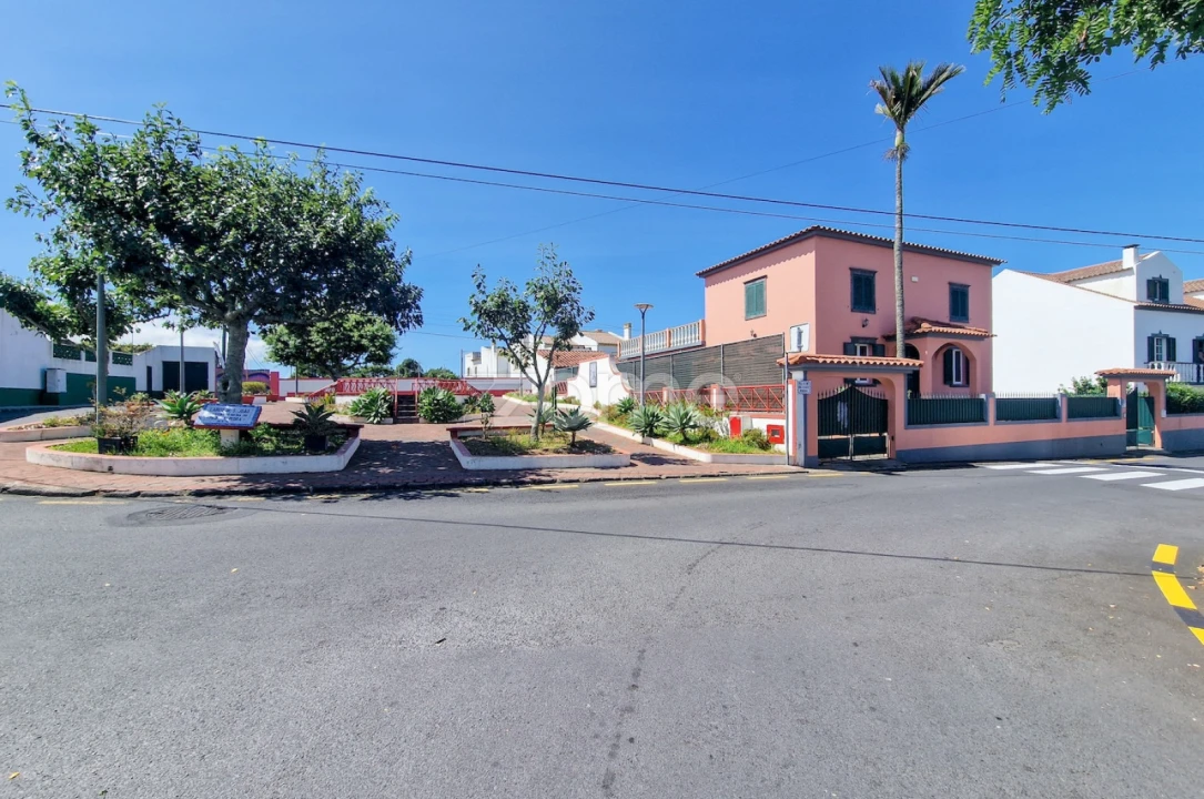 Moradia T5 para Venda em Pico da Pedra Foto 28