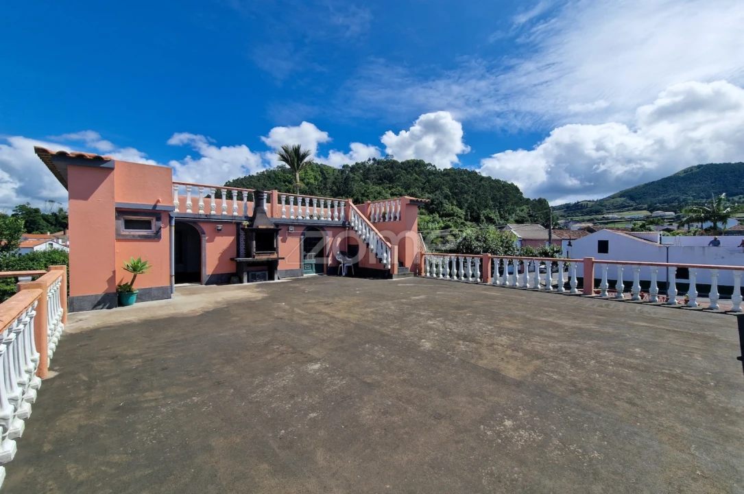 Moradia T5 para Venda em Pico da Pedra Foto 4