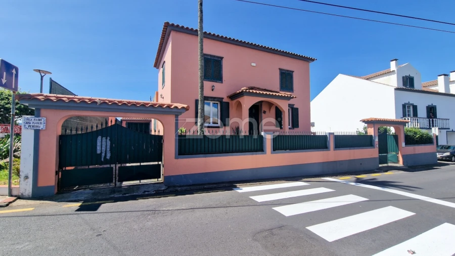 Moradia T5 para Venda em Pico da Pedra