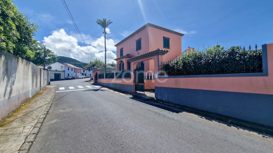 Moradia T5 para Venda em Pico da Pedra