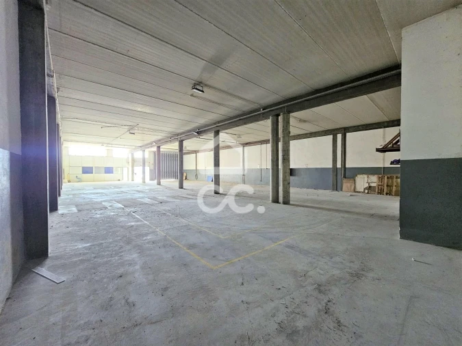 Armazém para Venda em Caldas de Vizela (São Miguel e São João) Foto 2