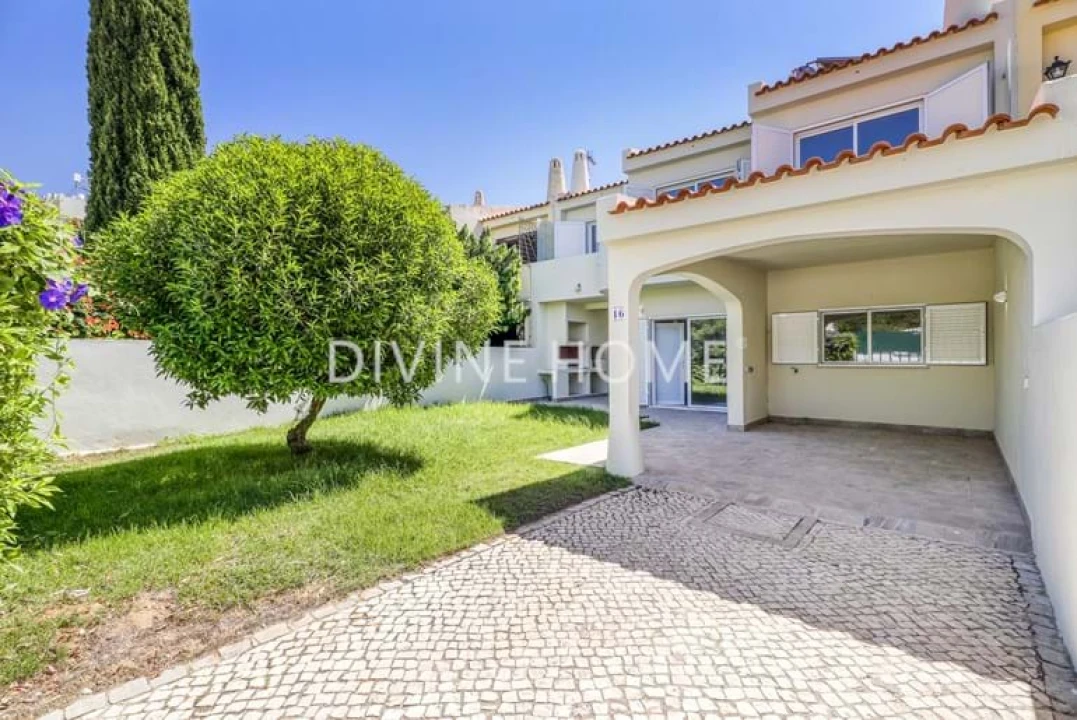 Moradia T3 para Venda em Albufeira e Olhos de Água Foto 1