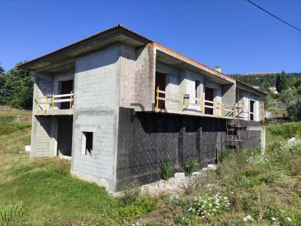 Moradia T3 para Venda em Fornos de Algodres Foto 1