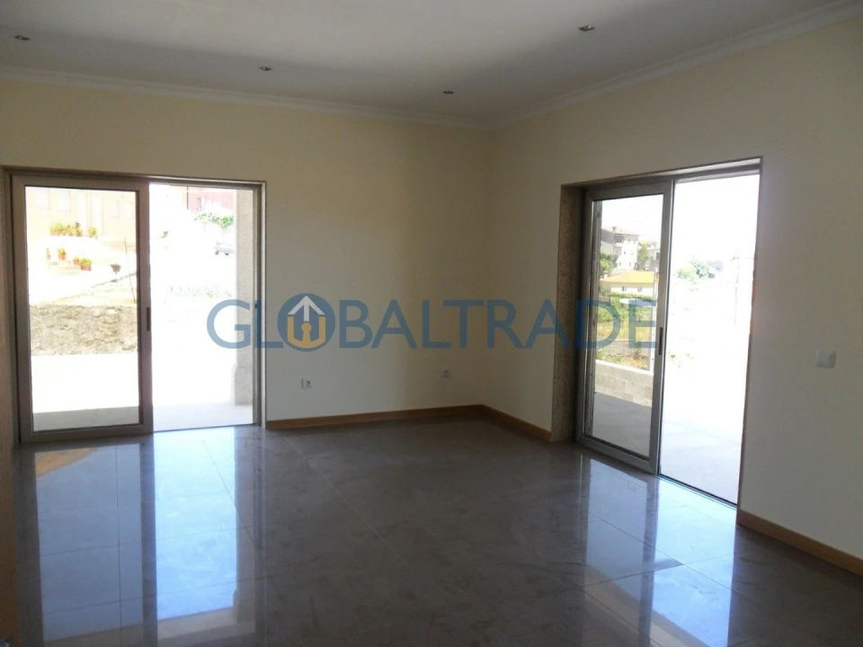 Moradia T3 para Venda em Duas Igrejas Foto 15