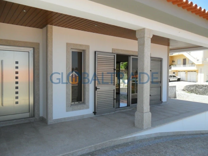 Moradia T3 para Venda em Duas Igrejas Foto 7