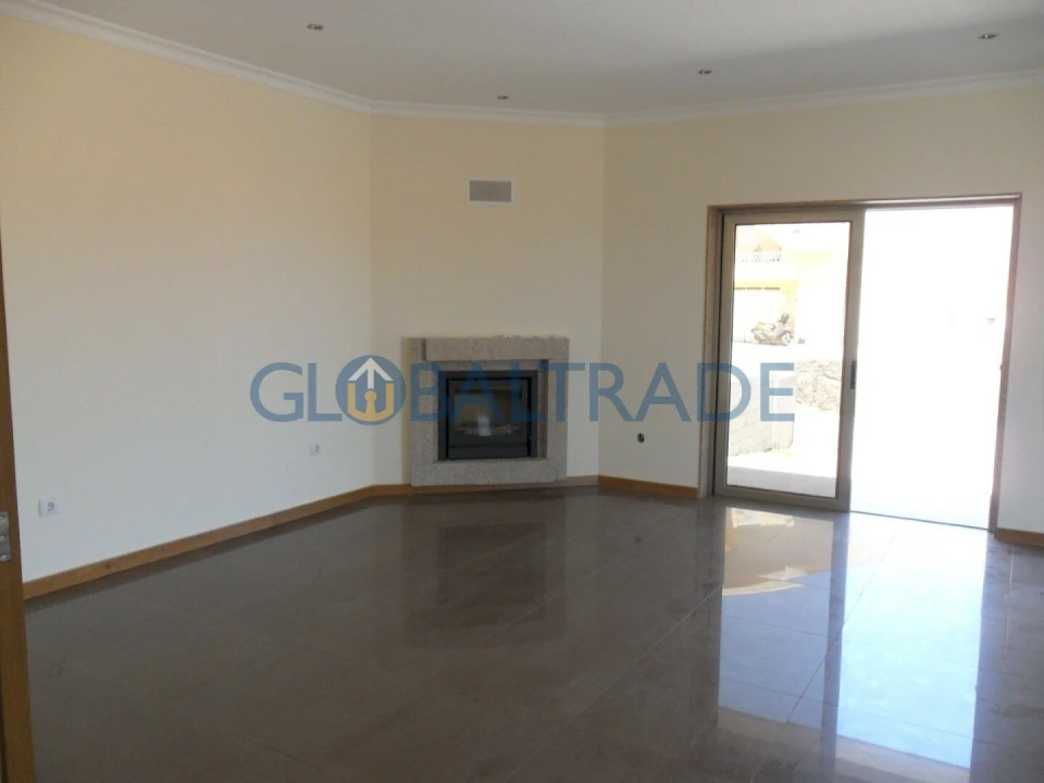 Moradia T3 para Venda em Duas Igrejas Foto 14