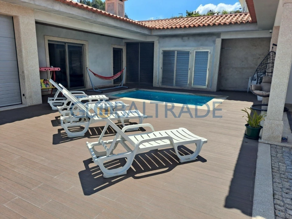 Moradia T3 para Venda em Duas Igrejas Foto 2