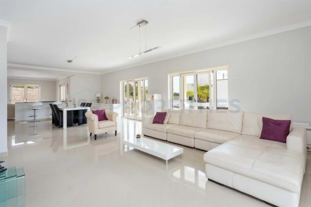 Moradia T4 para Venda em Albufeira e Olhos de Água Foto 2