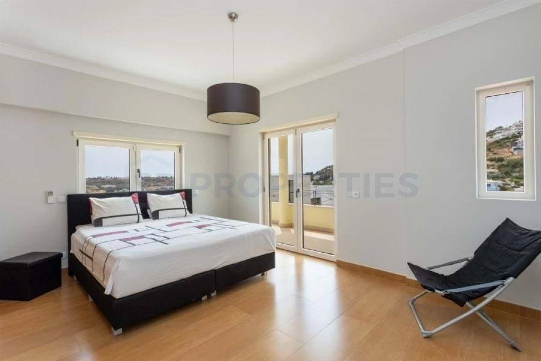 Moradia T4 para Venda em Albufeira e Olhos de Água Foto 4