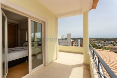 Moradia T4 para Venda em Albufeira e Olhos de Água