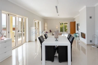 Moradia T4 para Venda em Albufeira e Olhos de Água