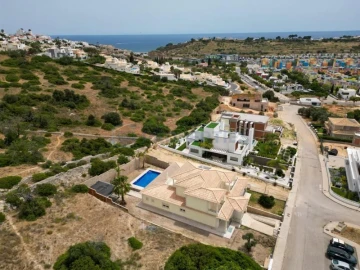 Moradia T4 para Venda em Albufeira e Olhos de Água