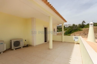 Moradia T4 para Venda em Albufeira e Olhos de Água
