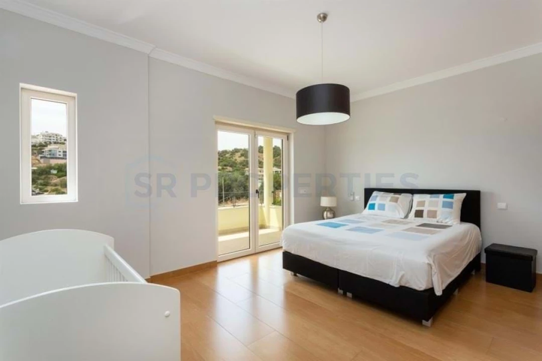 Moradia T4 para Venda em Albufeira e Olhos de Água Foto 12