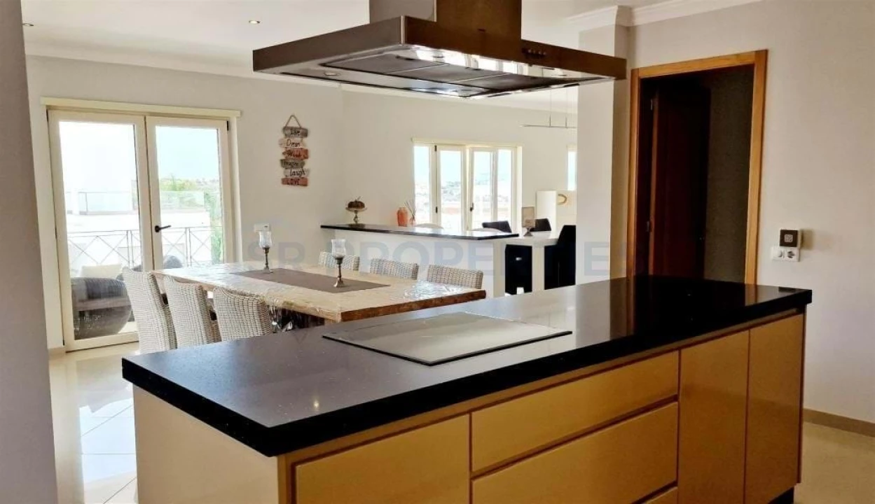 Moradia T4 para Venda em Albufeira e Olhos de Água Foto 15