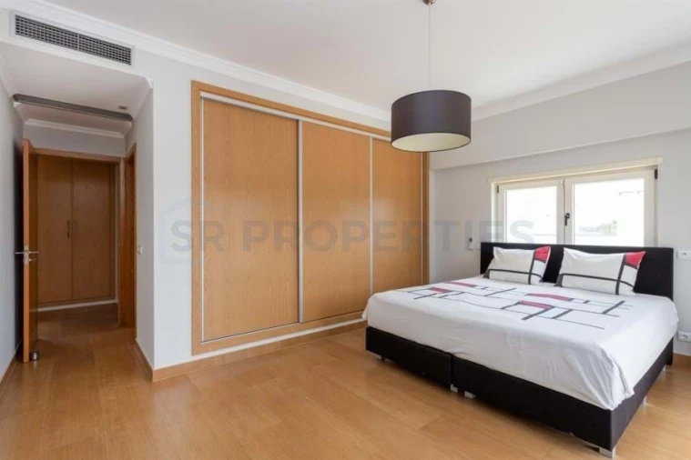 Moradia T4 para Venda em Albufeira e Olhos de Água Foto 11