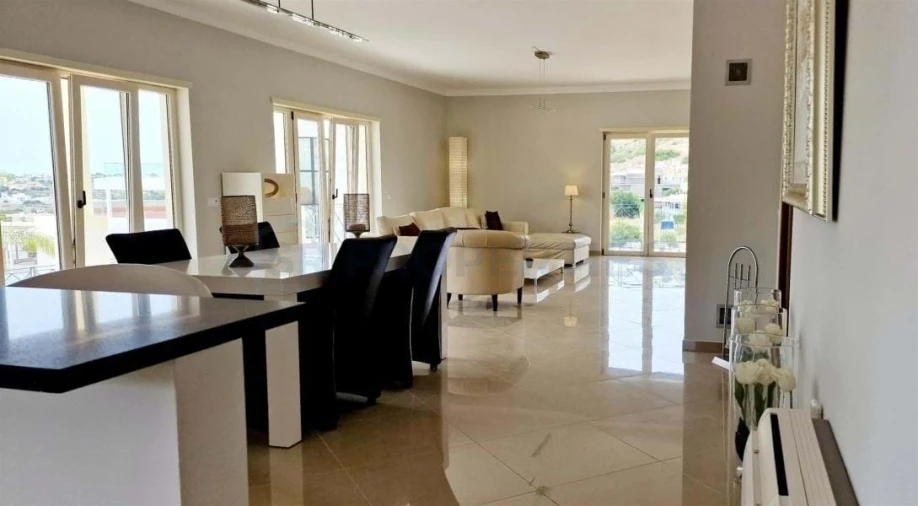 Moradia T4 para Venda em Albufeira e Olhos de Água Foto 16