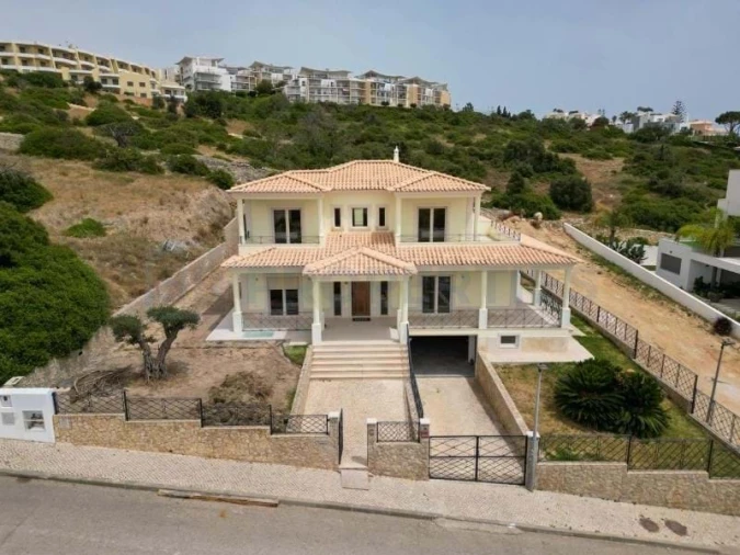 Moradia T4 para Venda em Albufeira e Olhos de Água