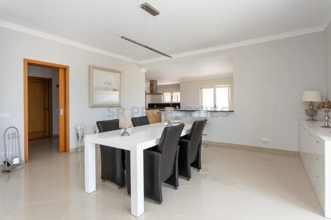 Moradia T4 para Venda em Albufeira e Olhos de Água Foto 7