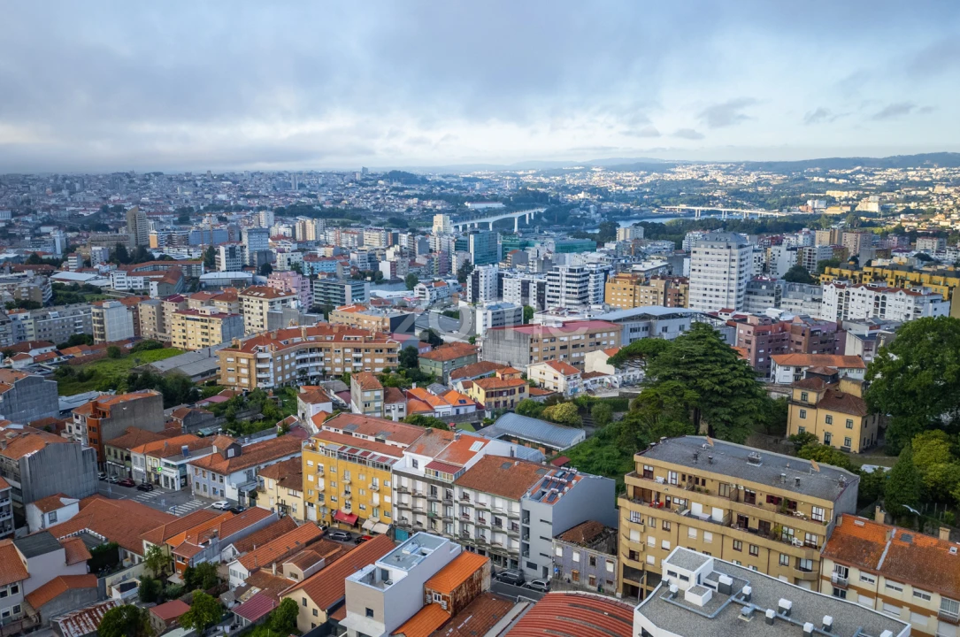 Moradia T16 para Venda em Mafamude e Vilar do Paraíso Foto 1