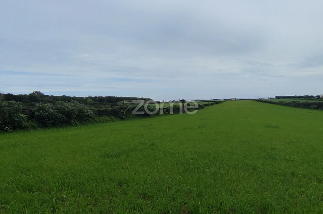Terreno para Venda em Calhetas Foto 1